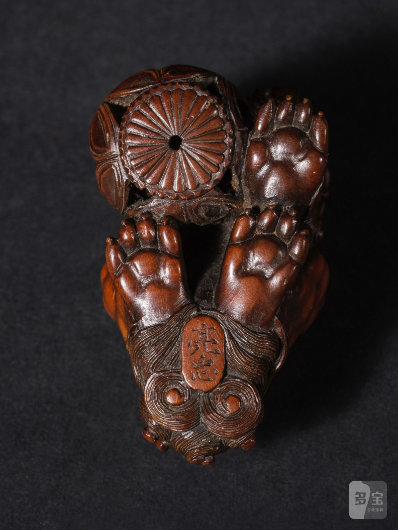 黄楊彫根付 珠取獅子 銘「亮忠」 19世紀 | NETSUKE EN BUIS REPRÉSENTANT UN SHISHI - 图7